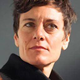 安娜·阿拉孔 飾演 