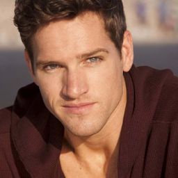 Brett Johnson 飾演 Militant Counselor