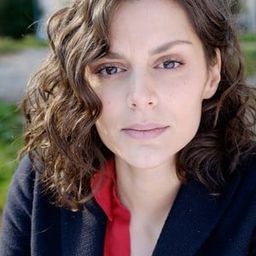 Raffaella Rea 飾演 Carolina Di Vittorio