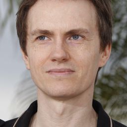 Alexandre Tharaud 飾演 Pierre Lalo