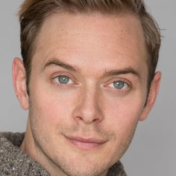 Kyle DeSpiegler 飾演 Yuri Burkin