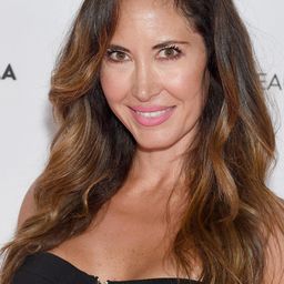 Angie Papanikolas 飾演 Lieutenant Lopez