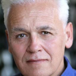 Walter van Dyk 飾演 Dentist