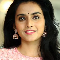 Ann Sheetal 飾演 Rosy