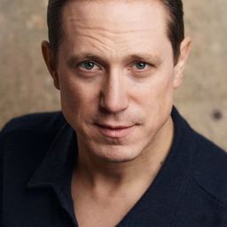 Timo Jacobs 飾演 Ufficiale medico SS