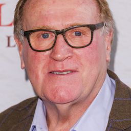 Greg Powell 飾演 Self