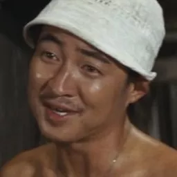 立川博 飾演 Emi