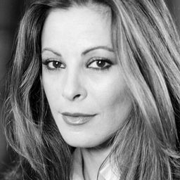 María Luisa San José 飾演 Refugio