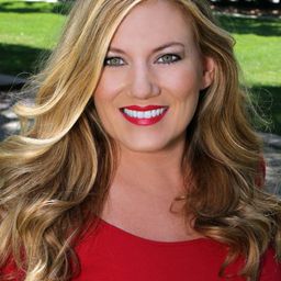 Nancy Lynette Parker 飾演 Agnes (Witch #1)