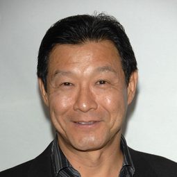 詹姆斯·塞托 - 少年 Pi 的奇幻漂流演員 飾演Older Insurance Investigator