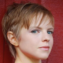 Emily Brobst - 死亡占卜: 邪門初開演員 飾演Demon (uncredited)