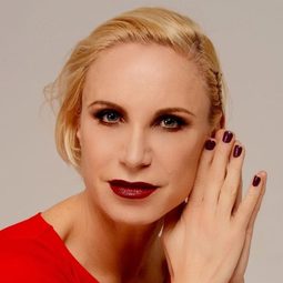 Nadja Michael - 柴科夫斯基伊奧蘭塔公主巴托克藍鬍子的城堡演員 飾演Judith