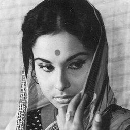 Madhabi Mukherjee 飾演 Karuna Gupta