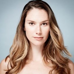 Roanna Cochrane 飾演 Emma (Voice)