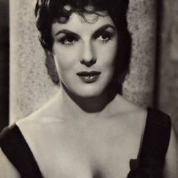 Claude Sylvain 飾演 Ida Ferrati