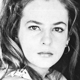 Giuliana De Sio 飾演 Emilia