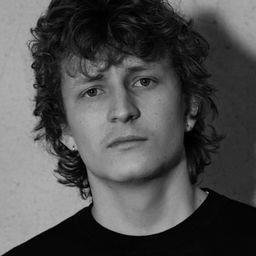 Jon Ranes 飾演 15-year-old Trond