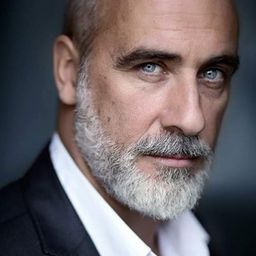 Pierre Azéma - 逆風拳擊手演員 飾演Pierre