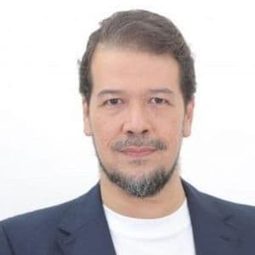 威廉貝佛斯 - 都是足球惹的禍演員 飾演Sonny Tambunan