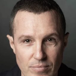 Igor Vernik 飾演 Grisha