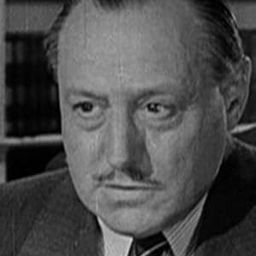 Matt Briggs 飾演 Russell Carter (uncredited)