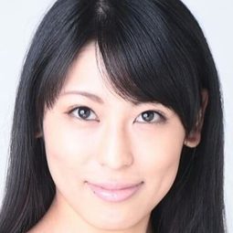 大津 愛理 飾演 Mai's Mother (voice)