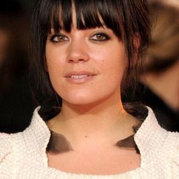 Lily Allen 飾演 Self