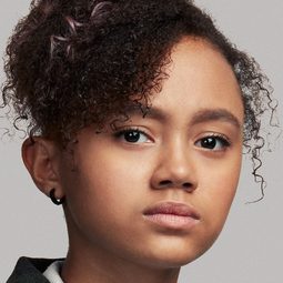 英蒂亞布朗 - 午夜幫演員 飾演Amber