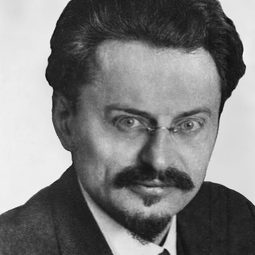 Leon Trotsky 飾演 Self (archive footage) (uncredited)