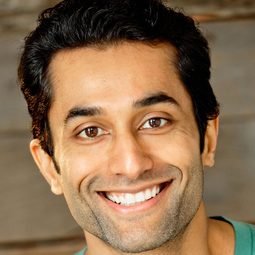 Pritesh Shah 飾演 Steve