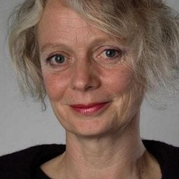 Kathryn Pogson 飾演 Eurydike