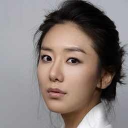 尹晶喜 飾演 Seung-hee