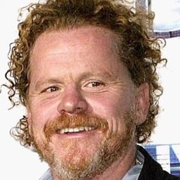 Dermott Downs 飾演 Danny Lester