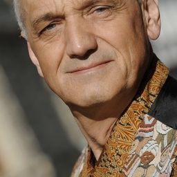 David Vávra 飾演 father