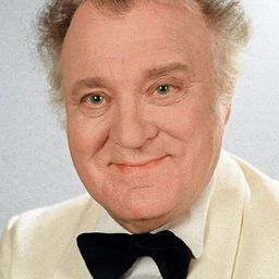 Nicolai Gedda 飾演 Governor / Vanderdendur / Ragotski