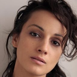 Alice Palazzi - 雙重追擊演員 飾演Betta