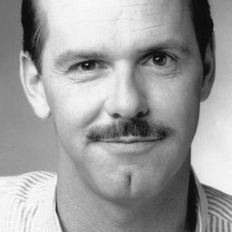 Jackson Davies 飾演 Vet