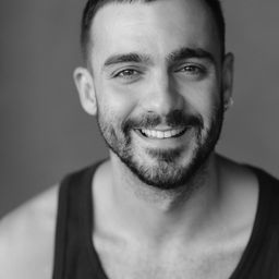 Quim Àvila Conde 飾演 Manu