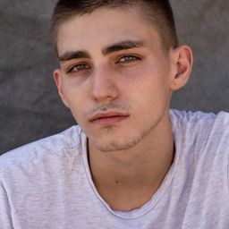 Claudio Segaluscio 飾演 Martino