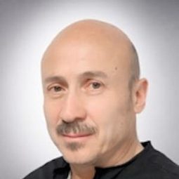 荷西·卡洛斯·羅德里奎 - American Curious演員 飾演Notario