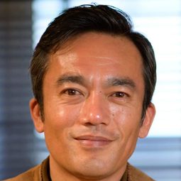 高橋和也 - 新聞記者演員 飾演Toshinao Kanzaki