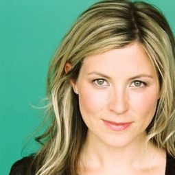 Sarah Lafleur 飾演 Maid