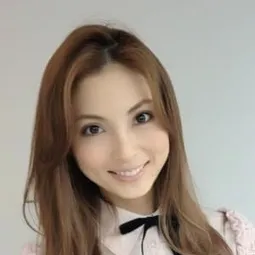松岡仁美 飾演 