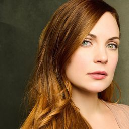 Airen DeLaMater 飾演 Irish Maid