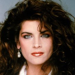 克絲汀·艾莉 - Sticks & Stones演員 飾演Joey's Mom (Mrs. Finley)