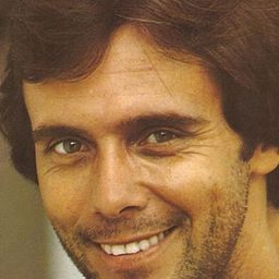 David Cardoso 飾演 Augusto