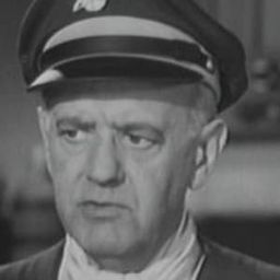 Charles Meredith 飾演 Judge Marlow