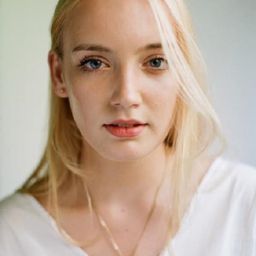 Isabella Edwards - 口舌演員 飾演Young Cassandra