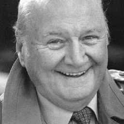 Jacques Disses - 聖誕老人正衰神演員 飾演Un convive au dîner de noël chez les parents de « Katia »