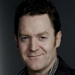 Jürgen Tonkel 飾演 Herr Petry